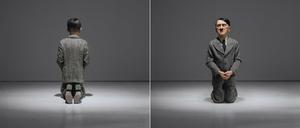 Der Diktator betet. Die bei Christie's versteigerte Skulptur "Him" von Maurizio Cattelan.