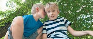 Du, hör mal zu! Tratschen muss nichts Schlechtes sein. Es werden Informationen weitergegeben, die einem helfen, sich auf die jeweilige Person einzustellen.