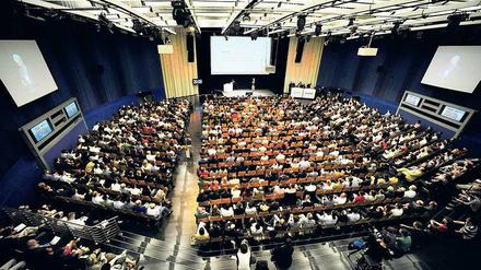 Die Zukunft im Blick. Rund 1200 Gäste kamen zur "Digital-Future"-Konferenz ins ehemalige Kino Kosmos an der Frankfurter Allee in Berlin-Friedrichshain.