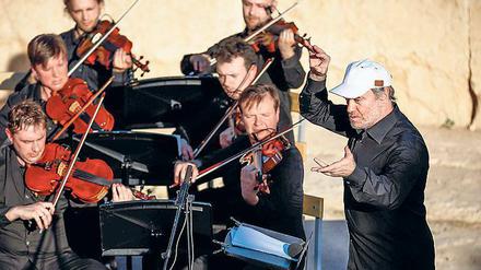Unisono. Valery Gergiev (r.) und Musiker des Mariinski-Theaters in Palmyra. 