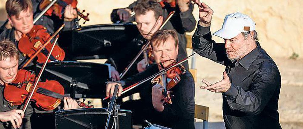 Unisono. Valery Gergiev (r.) und Musiker des Mariinski-Theaters in Palmyra. 