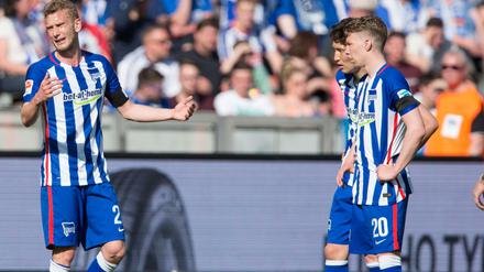 Kann doch nicht wahr sein. Herthas Kapitän Fabian Lustenberger (links) kann auch nicht verstehen, was die Mannschaft abliefert.