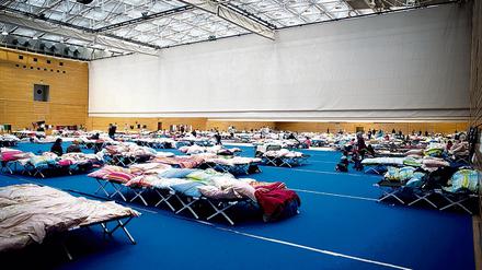 Diese Turnhalle ist zwar auch mit Flüchtlingen belegt, gehört aber zu keiner Schule, sondern steht am Olympiapark.