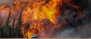 Die Lage in den Brandgebieten sei weiter "unvorhersehbar und gefährlich", sagen die Behörden.