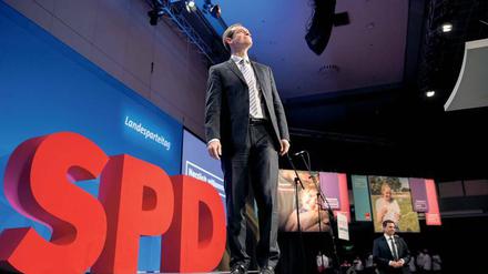 Muss sich umgucken. Der Regierende Bürgermeister kommt bei Wählern besser weg als sein Senat.