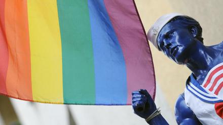 Homosexuelle Männer, die nach dem berüchtigten Paragrafen 175 verurteilt wurden, sollen rehabilitiert und entschädigt werden. 