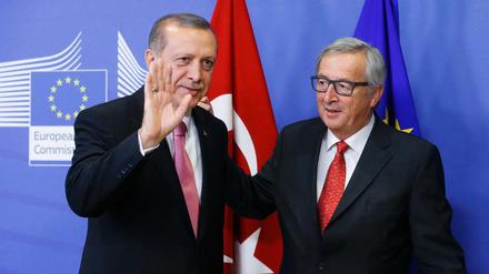 Der türkische Präsident Recep Tayyip Erdogan (links) und EU-Kommissionschef Jean-Claude Juncker im vergangenen Oktober.