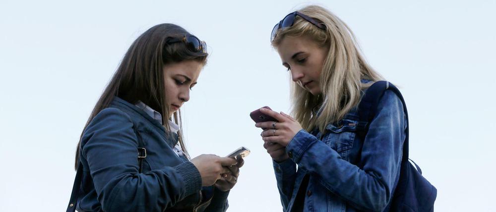 Telefonica will ein Bankkonto fürs Smartphone anbieten - und damit vor allem junge Kunden erreichen.