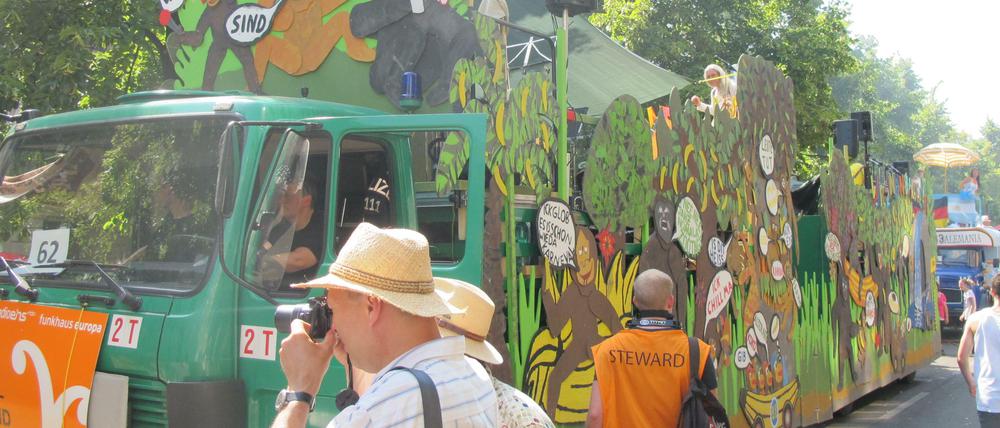 Der Laster der Röntgen-Schule beim Karneval Umzug 2016.