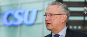 Der bayerische Innenminister Joachim Herrmann hat einen Briefschreiber wegen Beleidigung angezeigt.