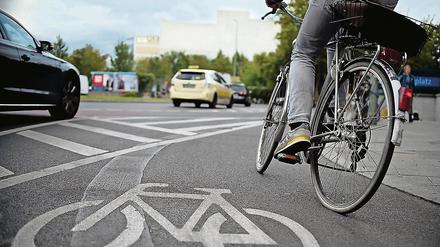 Ein Fahrradfahrer am Moritzplatz in Berlin