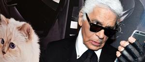 Sind Schwule etwa besonders designaffin? Da guckt nicht nur Karl Lagerfeld kritisch.
