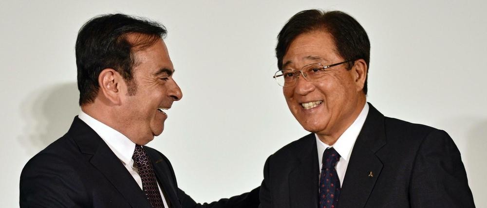 Deal! Nissan-Chef Carlos Ghosn (l.) und Mitsubishi-CEO Osamu Masuko sind sich einig.