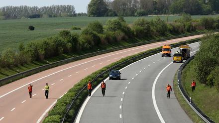 Die Treiber mussten auf der Autobahn A20 bei Rostock rund 20 km zu Fuß zurücklegen.