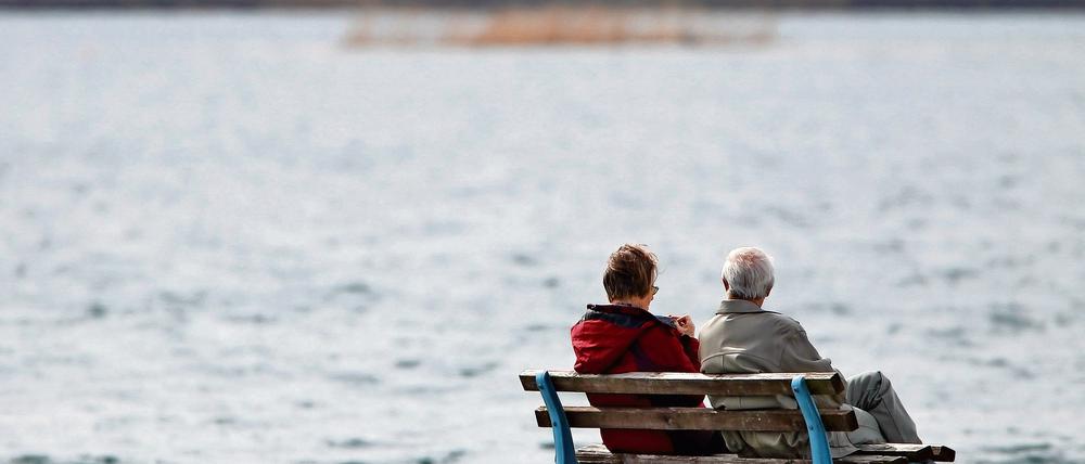 Arbeitnehmer in Deutschland sollen vom kommenden Jahr an flexibler in die Rente einsteigen können.