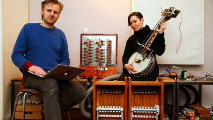 Nicht keine Experimente. Die Klangkünstler Maciej Sledziecki und Marion Wörle.