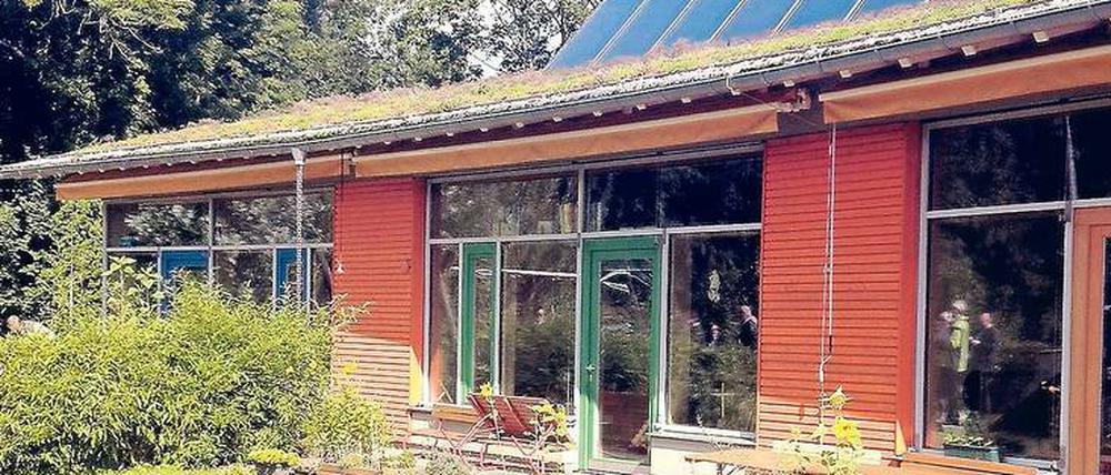 Die Mehrkosten für den Passivhausstandard dieser Kita in Sachsen betrugen knapp sechs Prozent der Bausumme. Die Energieagentur des Landes geht davon aus, dass sich die Zusatzausgaben in 10 bis 15 Jahren amortisieren. 