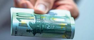 Lockangebot. Manche Banken werben mit üppigen Geldgeschenken um Kunden, die ein Wertpapierdepot haben.