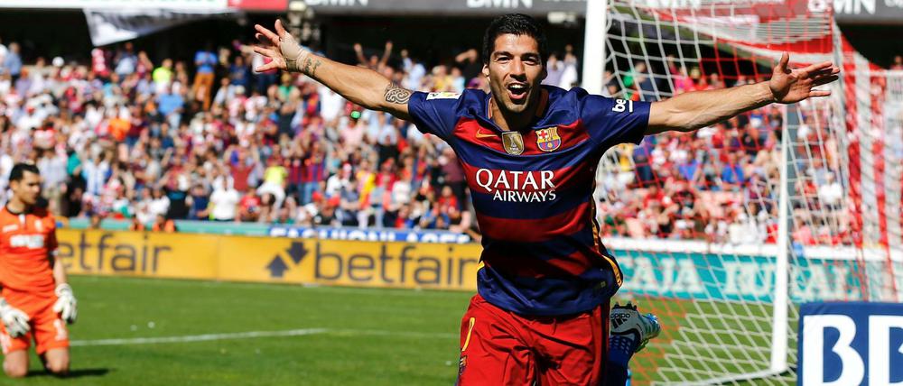 Luis Suarez feiert seinen zweiten Treffer.