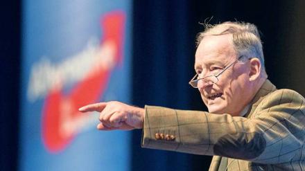 Zeigefreudig. Brandenburgs AfD-Chef Alexander Gauland hat es mit seinem Landesverband nicht leicht – und fühlt sich zu bundespolitischen Aufgaben berufen.