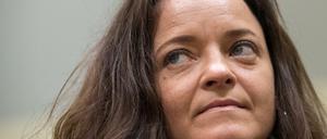 Die Angeklagte Beate Zschäpe sitzt am 10.05.2016 im Gerichtssaal des Oberlandesgerichts in München.