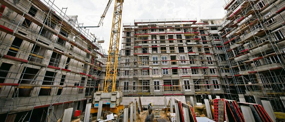 Gebaut wird in Berlin viel - günstige Mietwohnungen aber wenig.