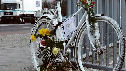 In Gedenken an die toten Fahrradfahrer werden auch so genannte "Geisterräder" aufgestellt.