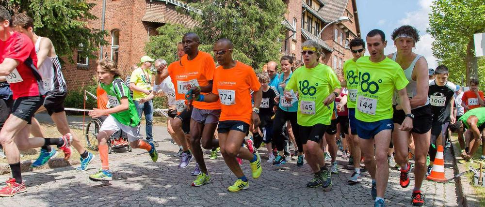  mStart zum Run of Spirit im vergangenen Jahr, mit der Nummer 774 Henry Wanyoike.