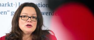 Andrea Nahles warnt vor zu hohen Hürden für anerkannte Flüchtlinge.