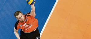 Weiter oben. Diagonalangreifer Paul Carroll spielt nach fünf Jahren in Berlin noch zwei weitere für die Volleys. Foto: Imago/Wells