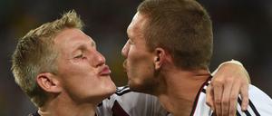 So sahen Sieger aus: Bastian Schweinsteiger und Lukas Podolski feiern den WM-Sieg 2014 in Rio.