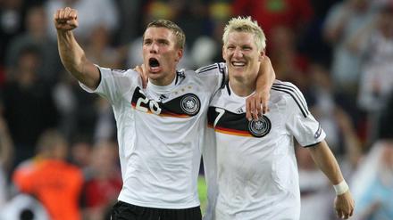 Lukas Podolski (l.) und Bastian Schweinsteiger bei der EM 2008.