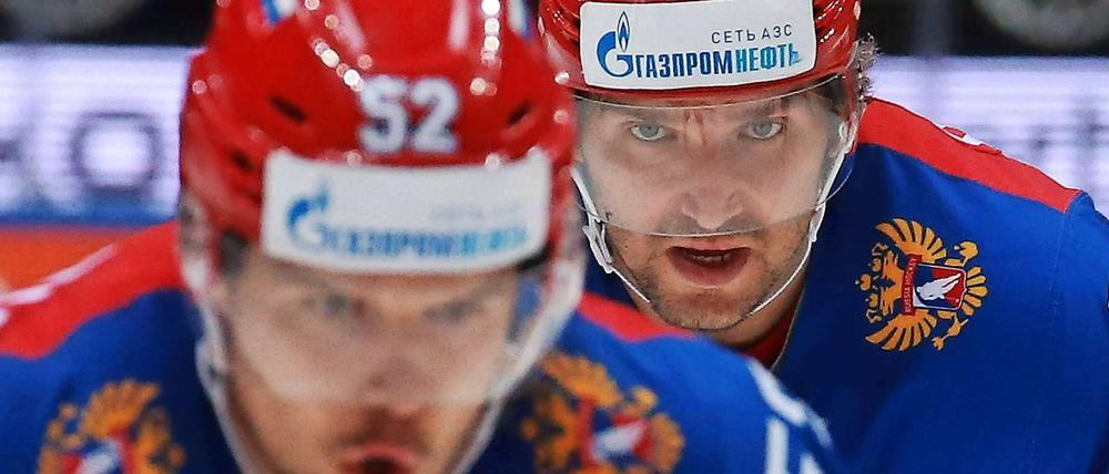 Schwere Brocken. Im Viertelfinale wartet Russland mit Superstar Alexander Owetschkin (rechts).