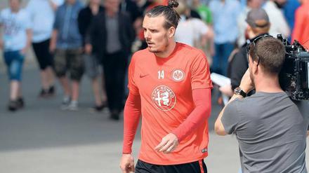 Der Stürmer mit der Sumoringer-Frisur. Auf dem wiedergenesenen Alex Meier ruhen die Hoffnungen der Eintracht. 