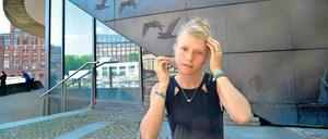 Musikerin Alice Phoebe Lou, 22, am Tempelhofer Hafen.