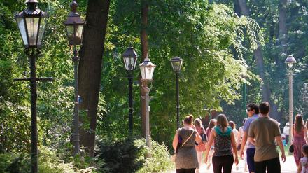 Das Gaslaternen-Freilichtmuseum zwischen Schleuseninsel und der Straße des 17.Juni in Berlin-Tiergarten.