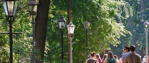 Das Gaslaternen-Freilichtmuseum zwischen Schleuseninsel und der Straße des 17.Juni in Berlin-Tiergarten.