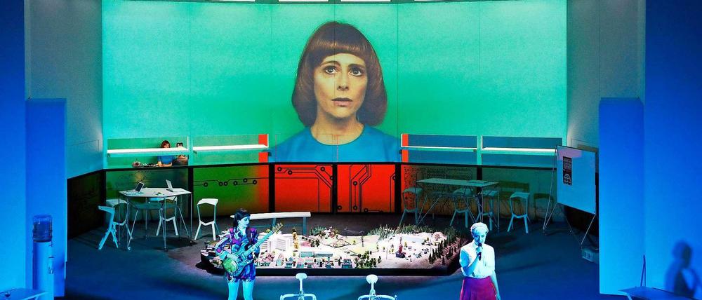 Szene aus "Der Volksfeind" mit Isabel Menke, Sofia Elena Borsan und Becky Lee Walters.