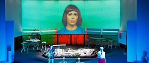 Szene aus "Der Volksfeind" mit Isabel Menke, Sofia Elena Borsan und Becky Lee Walters.
