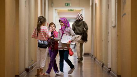 Flüchtlingskinder in der Flüchtlingsnotunterkunft im ehemaligen Rathaus Wilmersdorf.