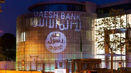 Provokation: Die IS-Flagge wurde am Donnerstagabend an die Fassade der saudischen Botschaft projiziert.