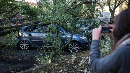 Draufhalten. Mancher weidet sich am Unglück anderer - und filmt es sogar.