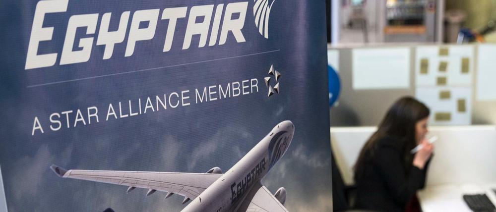 Schalter von Egypt Air am Flughafen Charles de Gaulle in Paris