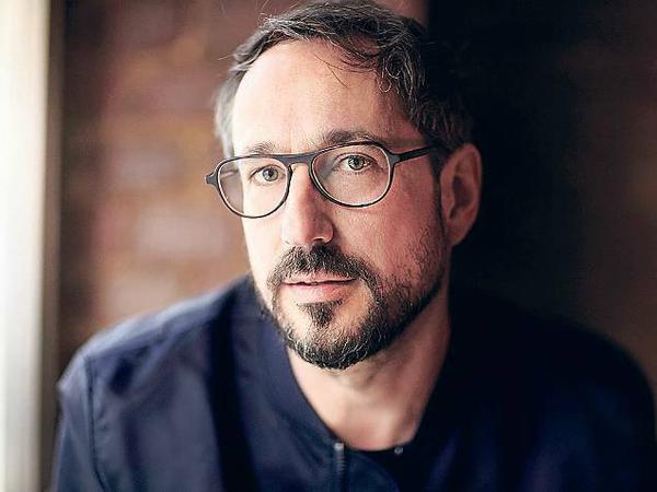 Fons Hickmann, 49, ist Grafiker, Autor und Professor für Gestaltung an der Universität der Künste.