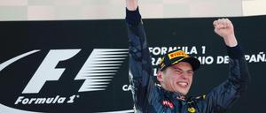 Max Verstappen jubelt nach seinem Sieg.