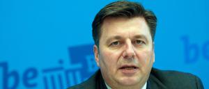Andreas Geisel weist die Vorwürfe gegen vehement zurück.