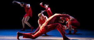 Finale der 14. Movimentos Festwochen der Autostadt in Wolfsburg: Szene aus der Choreografie "LEGO" der italienischen Tanzkompanie Aterballetto. 