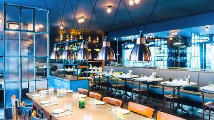 Modernes Ambiente, schummriger Raum: Tim Raues Neueröffnung "Brasserie Colette" in Schöneberg.