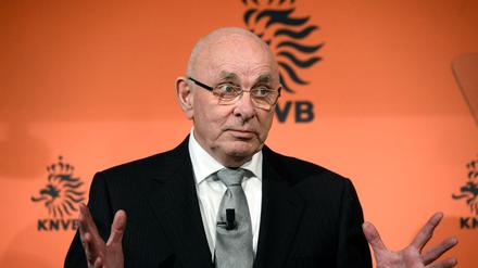 Michael van Praag leitete bisher den niederländischen Fußball-Verband KNVB. Nun will er Uefa-Chef werden.