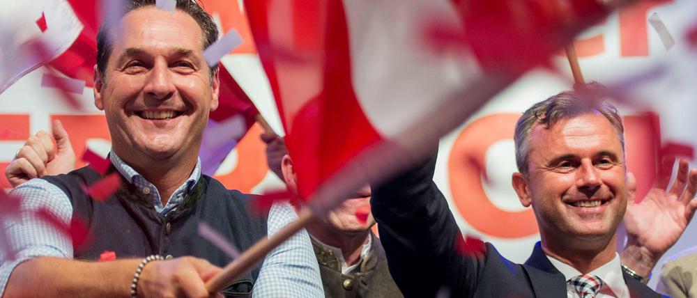 Der FPÖ-Chef Heinz-Christian Strache (links) mit dem Präsidentschaftskandidaten Norbert Hofer (rechts).